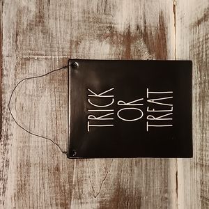 Rae Dunn "Trick or Treat" sign